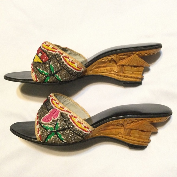 Beaded Mules with Carved Wood Pagoda Heel - Unique - Size 4 - Picture 4 of 10